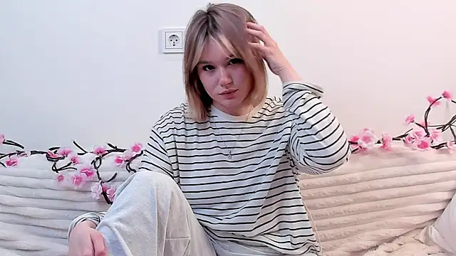 JonnaWalby online show from February 10, 2026, 5:50 pm