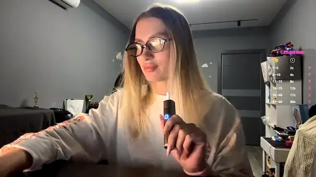 Snapshot of SoftnessMila chatting on February 15, 2026, 3:42 pm SoftnessMila online show from February 15, 2026, 3:42 pm