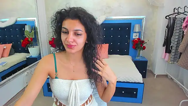 YasmineDelight online show from February 4, 2026, 9:15 am