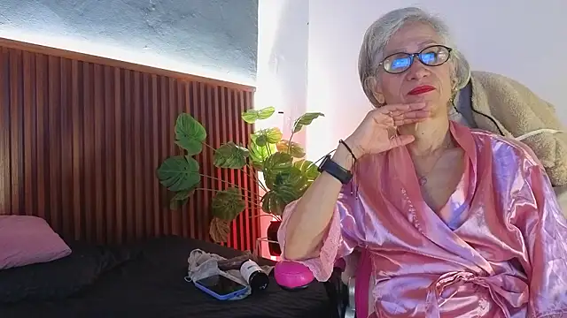 Snapshot of miss_monserrate01 chatting on February 11, 2026, 1:05 pm miss monserrate01 online show from February 11, 2026, 1:05 pm