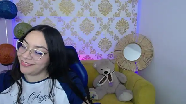 Snapshot of ALISS_M_ chatting on February 5, 2026, 8:02 pm ALISS M online show from February 5, 2026, 8:02 pm