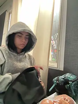 Sara Fernandez  online show from February 19, 2026, 1:29 pm