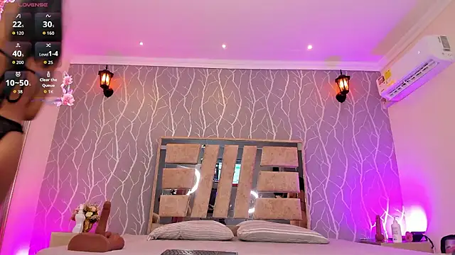 Snapshot of katherine_sophia chatting on March 24, 2026, 12:32 pm katherine sophia online show from March 24, 2026, 12:32 pm