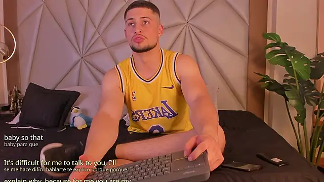 valenssio moretti online show from March 26, 2026, 3:45 am