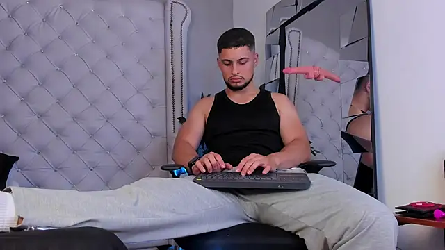 valenssio moretti online show from April 17, 2026, 8:56 pm