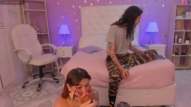 Goldentemptation  online show from March 13, 2026, 8:04 pm