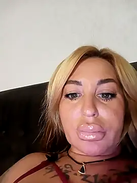 MiaMooly online show from September 27, 2025, 3:39 pm