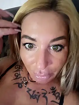 MiaMooly online show from September 29, 2025, 4:34 pm