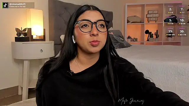 missvancouver online show from April 15, 2026, 7:58 pm