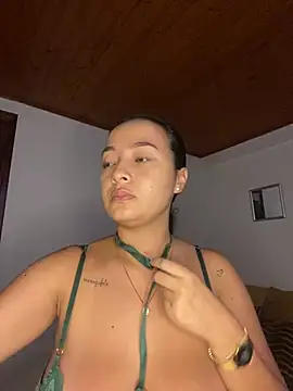 Snapshot of JulietaRiios chatting on July 2, 2026, 9:21 pm JulietaRiios online show from July 2, 2026, 9:21 pm