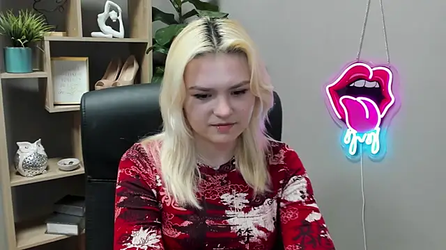 SweetLilyxo online show from March 13, 2026, 7:26 am