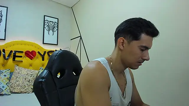 Snapshot of Mike_Conors chatting on February 13, 2026, 1:56 am Mike Conors online show from February 13, 2026, 1:56 am