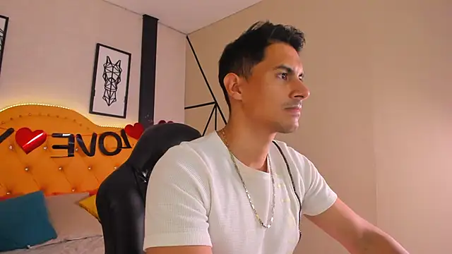 Snapshot of Mike_Conors chatting on February 17, 2026, 1:35 am Mike Conors online show from February 17, 2026, 1:35 am