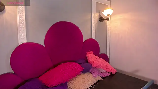 Snapshot of Raven_love chatting on May 22, 2026, 8:36 pm Raven love online show from May 22, 2026, 8:36 pm