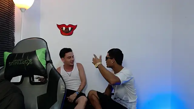 Snapshot of The_twinks_ chatting on February 6, 2026, 3:33 am The twinks online show from February 6, 2026, 3:33 am