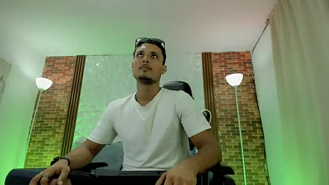 Snapshot of The_twinks_ chatting on February 13, 2026, 4:08 am The twinks online show from February 13, 2026, 4:08 am