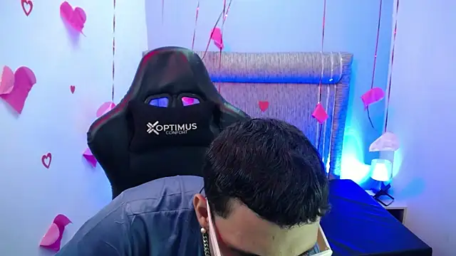 Snapshot of The_twinks_ chatting on February 15, 2026, 4:09 am The twinks online show from February 15, 2026, 4:09 am