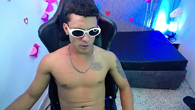 Snapshot of The_twinks_ chatting on February 15, 2026, 7:51 am The twinks online show from February 15, 2026, 7:51 am