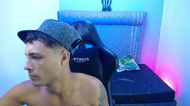 Snapshot of The_twinks_ chatting on February 21, 2026, 3:51 am The twinks online show from February 21, 2026, 3:51 am