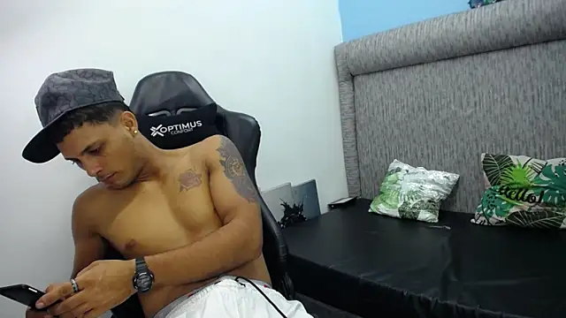 Snapshot of The_twinks_ chatting on February 23, 2026, 3:15 am The twinks online show from February 23, 2026, 3:15 am