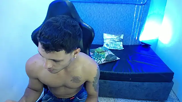 Snapshot of The_twinks_ chatting on February 27, 2026, 3:39 am The twinks online show from February 27, 2026, 3:39 am