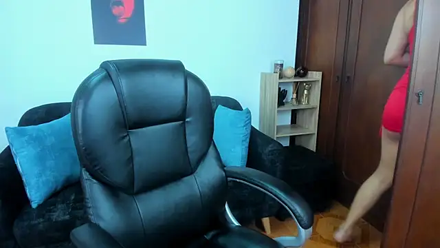Snapshot of PamelaQueen_ chatting on April 20, 2026, 8:32 pm PamelaQueen online show from April 20, 2026, 8:32 pm