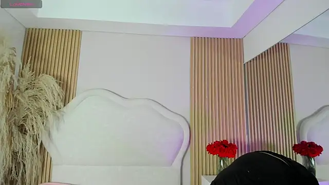 rebeca taylor online show from March 5, 2026, 3:35 am