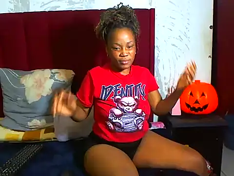 Snapshot of Lindabee34 chatting on February 24, 2026, 7:34 pm Lindabee34 online show from February 24, 2026, 7:34 pm