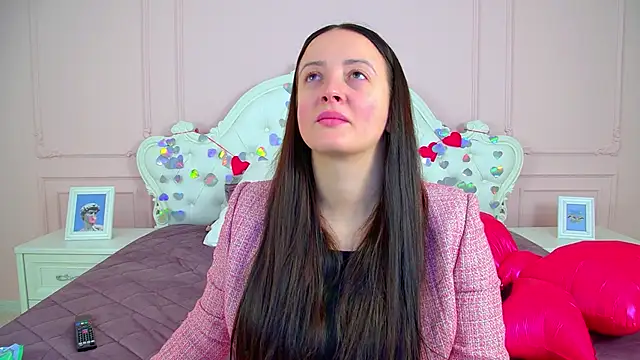 Snapshot of ElinaBellucci chatting on February 13, 2026, 4:30 am ElinaBellucci online show from February 13, 2026, 4:30 am