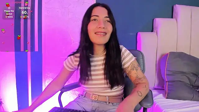 Snapshot of Adrienne__ chatting on April 4, 2026, 10:18 pm Adrienne online show from April 4, 2026, 10:18 pm