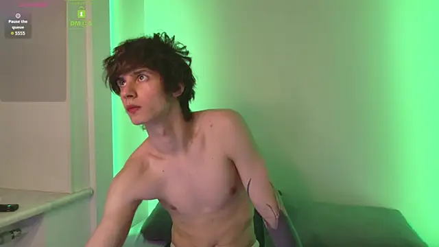 Snapshot of HoogWilder chatting on February 9, 2026, 8:46 pm HoogWilder online show from February 9, 2026, 8:46 pm