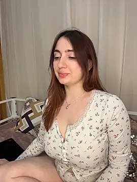 Snapshot of Linnea_ chatting on February 14, 2026, 8:27 pm Linnea online show from February 14, 2026, 8:27 pm