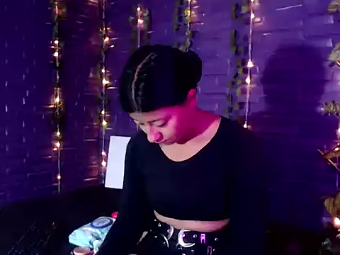 Snapshot of Vaneline2 chatting on April 21, 2026, 3:39 pm Vaneline2 online show from April 21, 2026, 3:39 pm