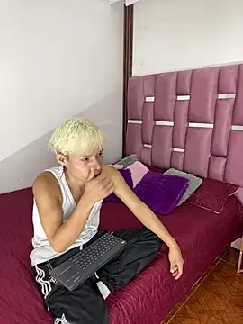 Snapshot of MaxyRyan chatting on March 5, 2026, 12:23 pm MaxyRyan online show from March 5, 2026, 12:23 pm