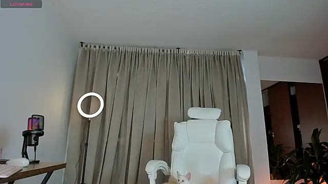 karinnixx online show from March 3, 2026, 2:45 pm