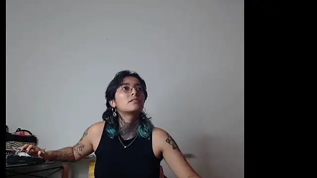 Snapshot of Ivyravens chatting on February 16, 2026, 11:34 pm Ivyravens online show from February 16, 2026, 11:34 pm