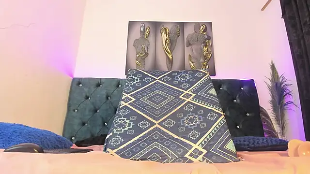 Roxanna 0 online show from April 15, 2026, 12:01 pm