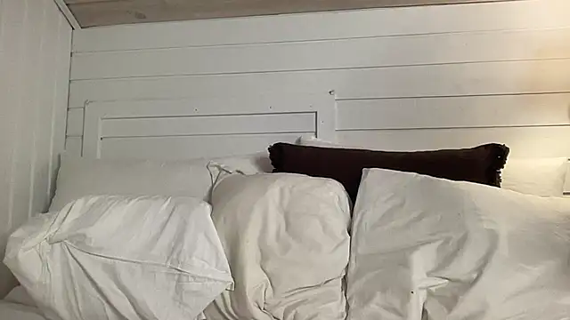 NoahhSkye online show from February 9, 2026, 9:19 pm