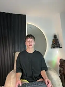 ARON LUXX online show from February 8, 2026, 3:10 am