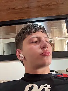 ARON LUXX online show from March 3, 2026, 8:26 pm