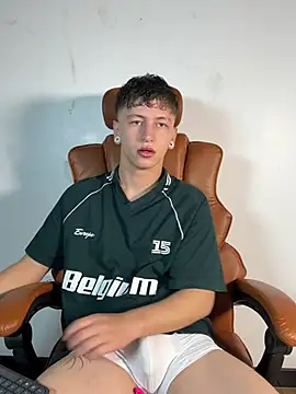 ARON LUXX online show from March 26, 2026, 2:33 pm