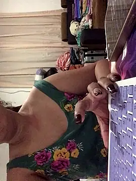 Snapshot of lady_candy85 chatting on February 5, 2026, 5:50 pm lady candy85 online show from February 5, 2026, 5:50 pm