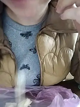 LiilyZi online show from March 18, 2026, 1:20 am