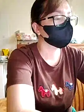 LiilyZi online show from April 7, 2026, 1:28 am