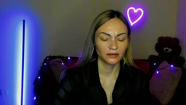 BlondMikey22 online show from May 11, 2026, 4:04 pm