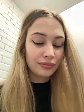 Snapshot of blonde_exe chatting on February 27, 2026, 1:00 pm blonde exe online show from February 27, 2026, 1:00 pm