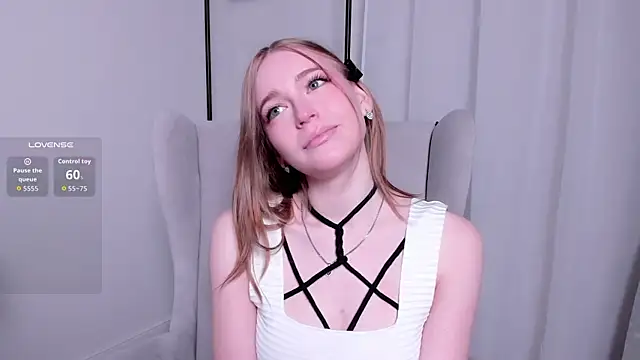 RowenaIanniello online show from April 3, 2026, 12:19 am