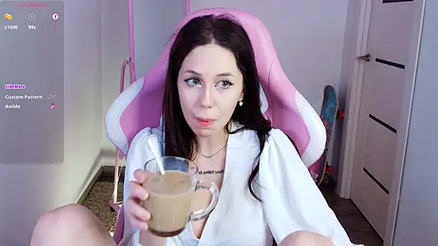 laylaura online show from February 26, 2026, 8:35 am