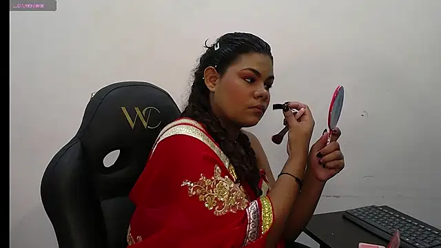 yaazhinii online show from March 5, 2026, 11:50 am