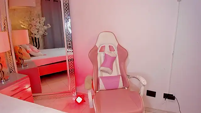 YazminJenner online show from March 11, 2026, 5:35 am